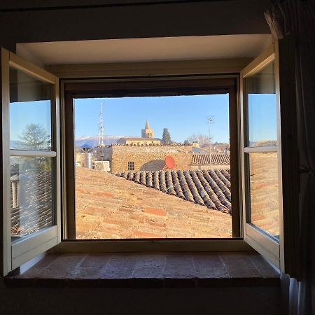 Hotel Palazzo Brunamonti Bevagna Bagian luar foto