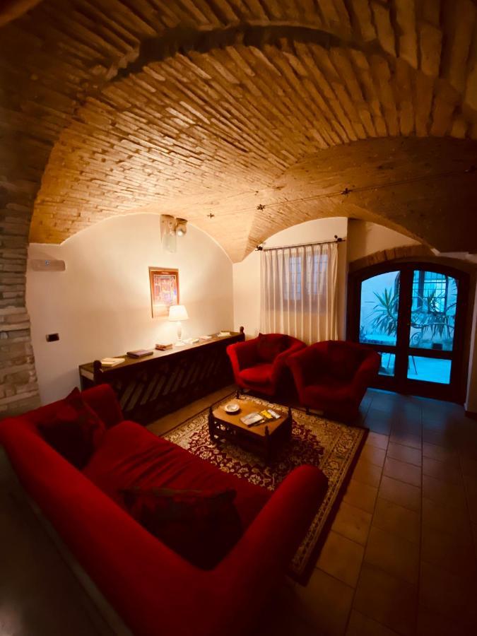 Hotel Palazzo Brunamonti Bevagna Bagian luar foto