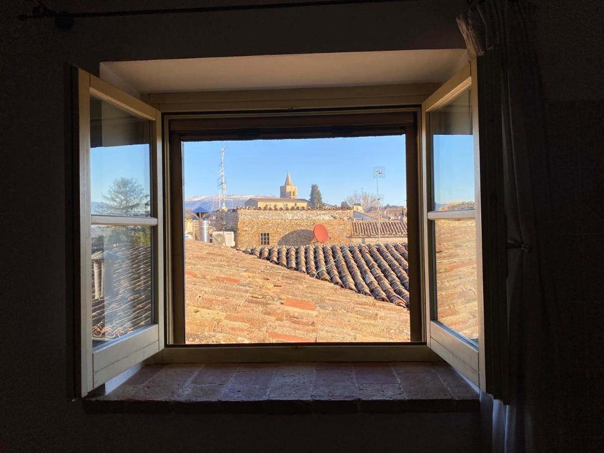Hotel Palazzo Brunamonti Bevagna Bagian luar foto