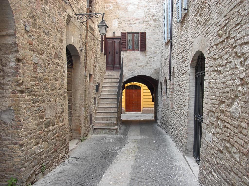 Hotel Palazzo Brunamonti Bevagna Bagian luar foto
