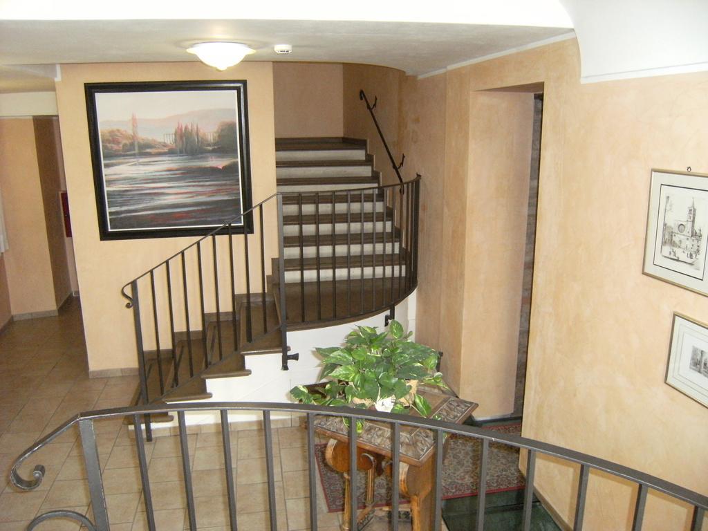 Hotel Palazzo Brunamonti Bevagna Bagian luar foto