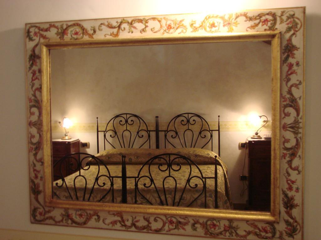 Hotel Palazzo Brunamonti Bevagna Bagian luar foto