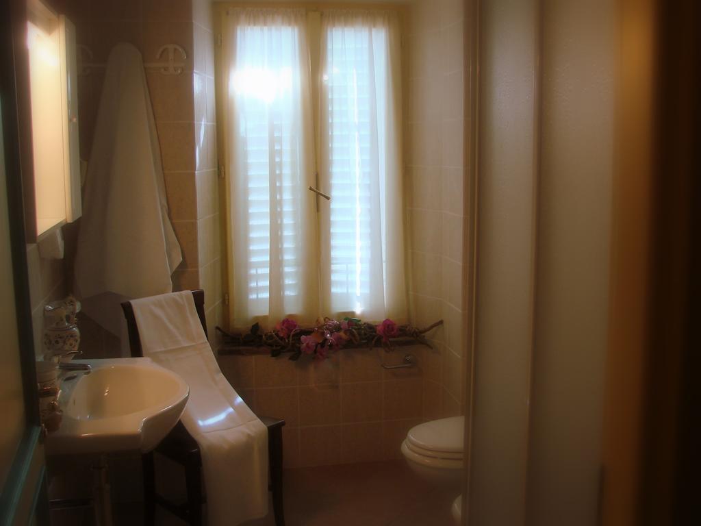 Hotel Palazzo Brunamonti Bevagna Bagian luar foto