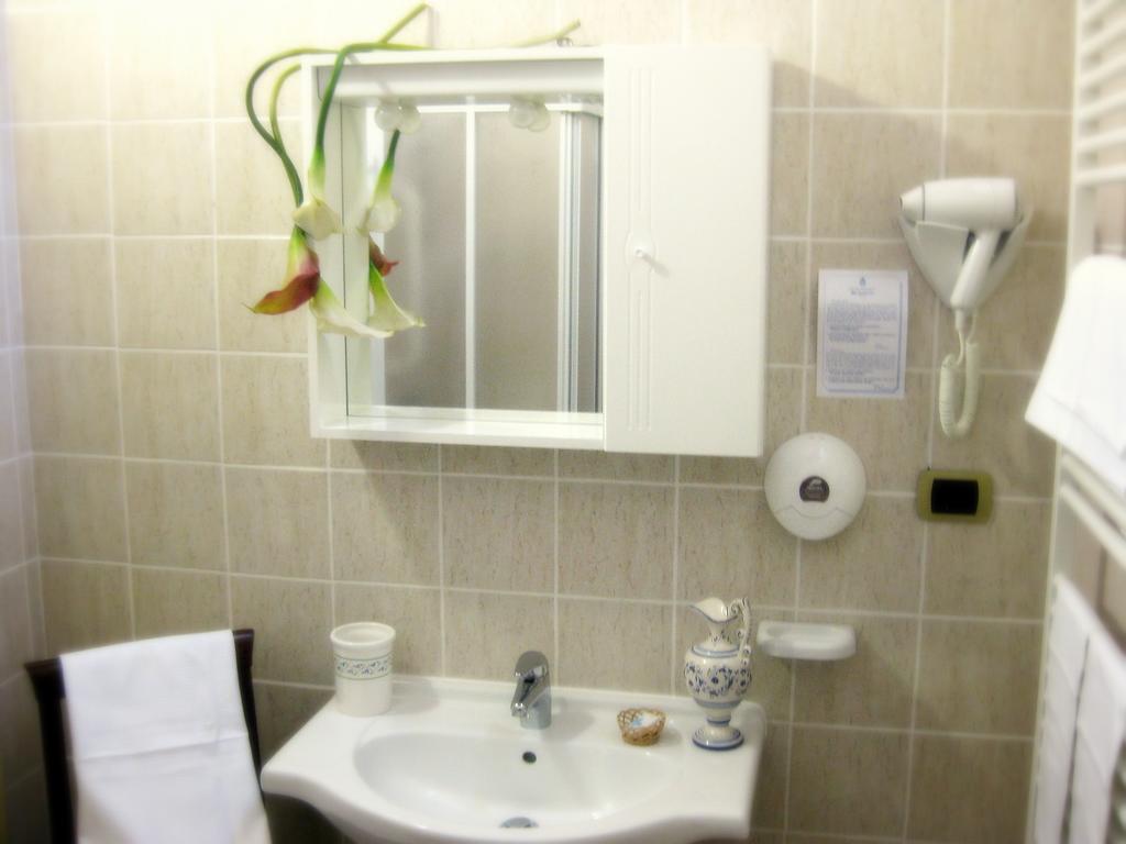 Hotel Palazzo Brunamonti Bevagna Bagian luar foto