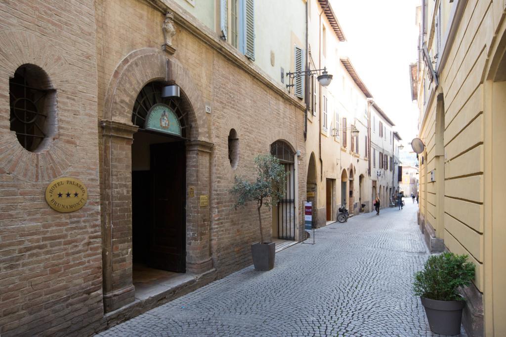 Hotel Palazzo Brunamonti Bevagna Bagian luar foto