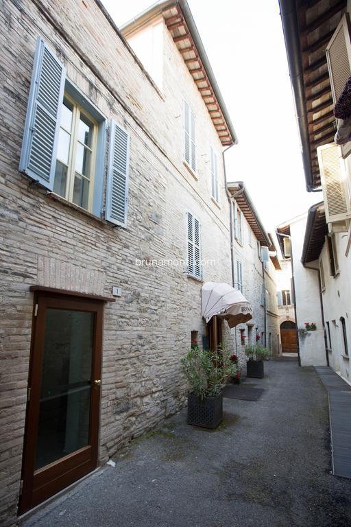 Hotel Palazzo Brunamonti Bevagna Bagian luar foto