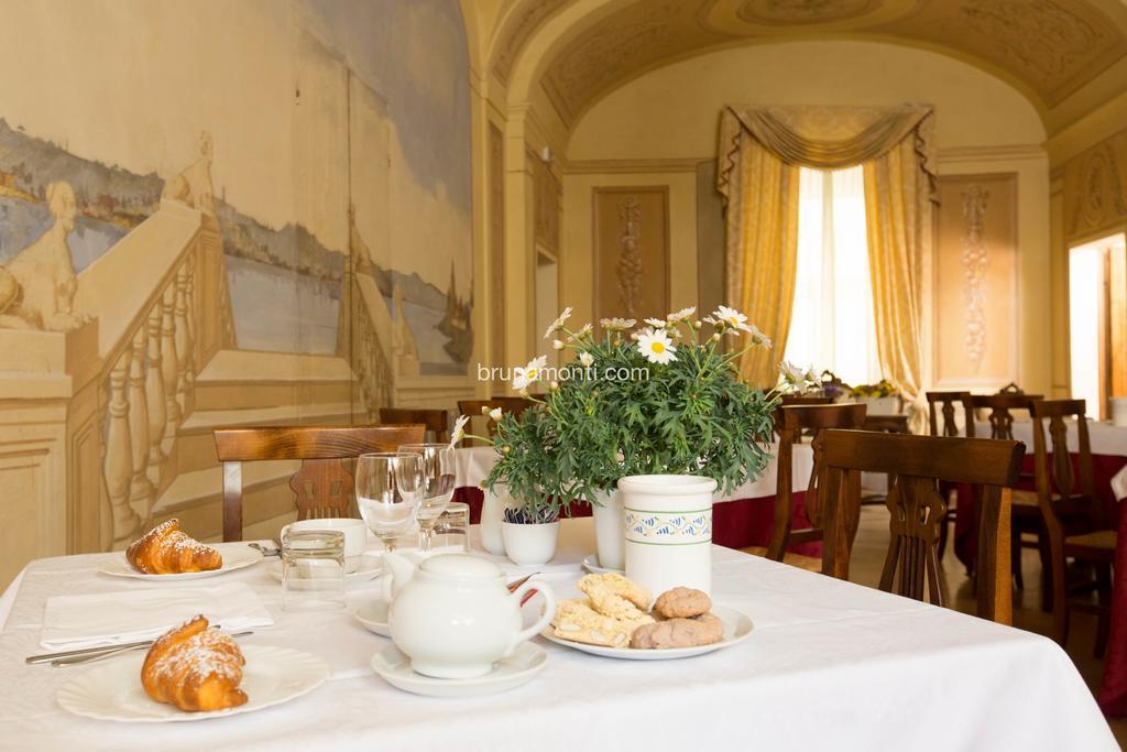 Hotel Palazzo Brunamonti Bevagna Bagian luar foto