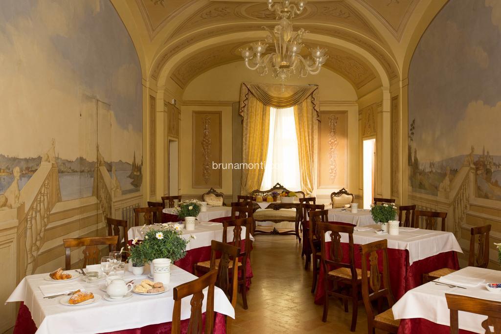 Hotel Palazzo Brunamonti Bevagna Bagian luar foto
