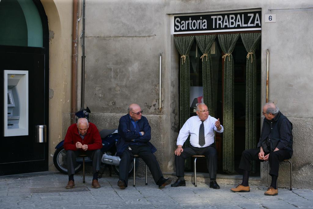 Hotel Palazzo Brunamonti Bevagna Bagian luar foto